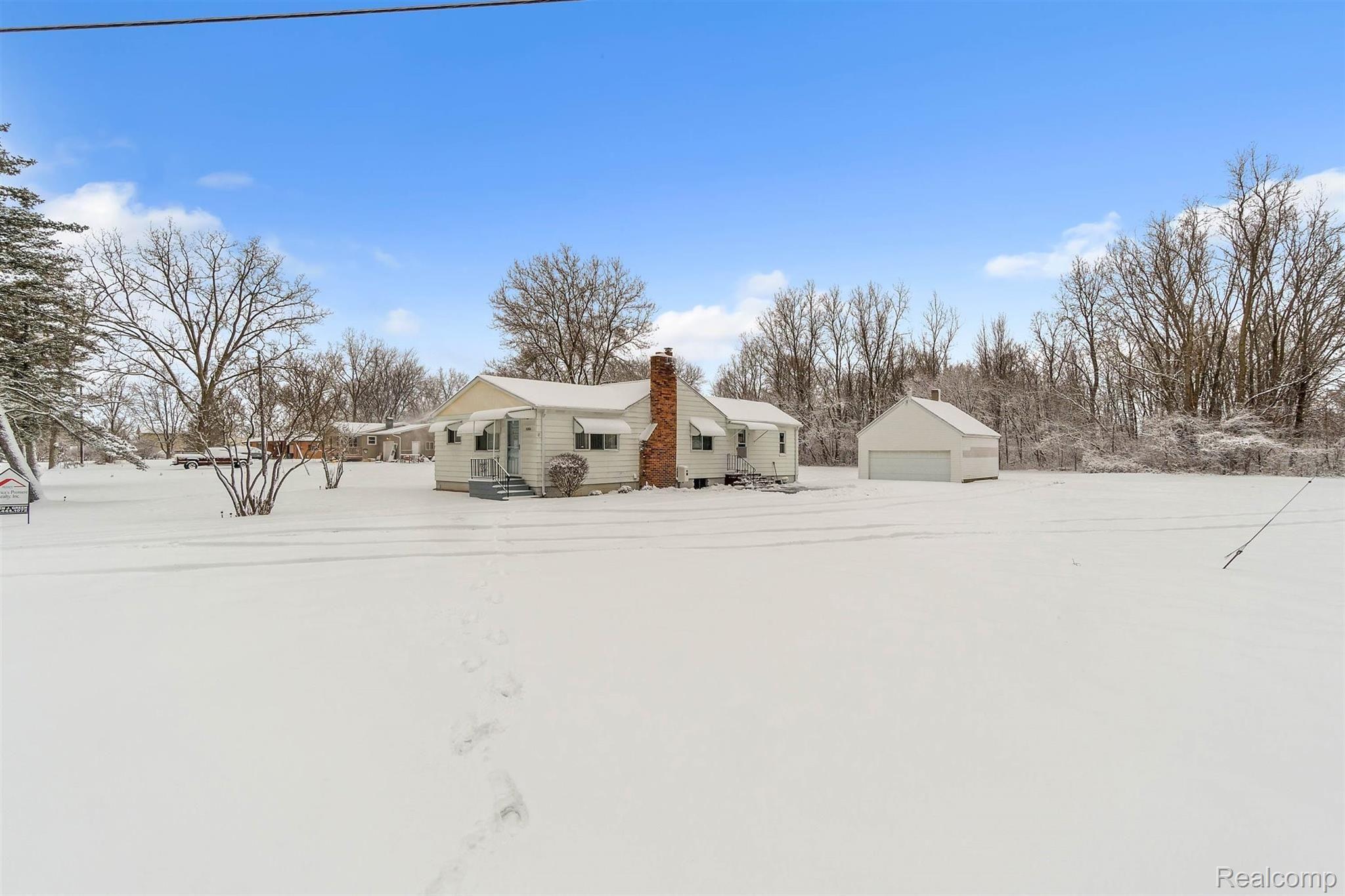 5284 West Carpenter Road Flint, MI 48504 - Photo 29 of 31 30-5284 W Carpenter Rd-WindowStill-Real-Estate-Photography-29.jpg