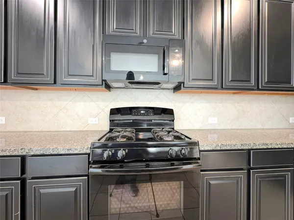 $450,000 | 632 Kickapoo Court, Webster, TX 77598