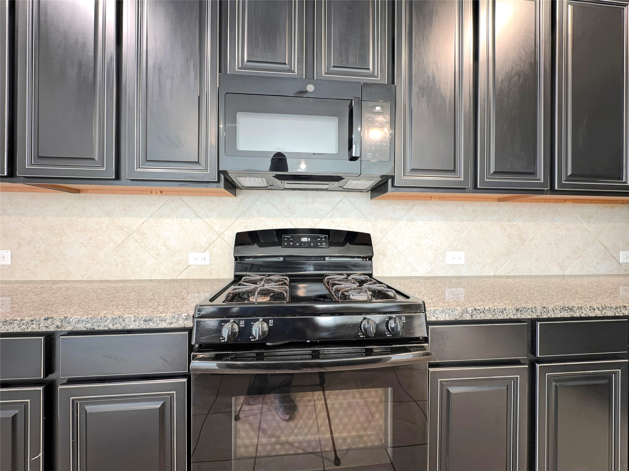 632 Kickapoo Court Webster, TX 77598 - Photo 14 of 23 a kitchen with granite countertop stainless steel appliances and cabinets