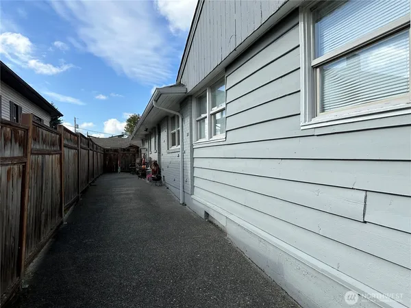 a view of a pathway of a house