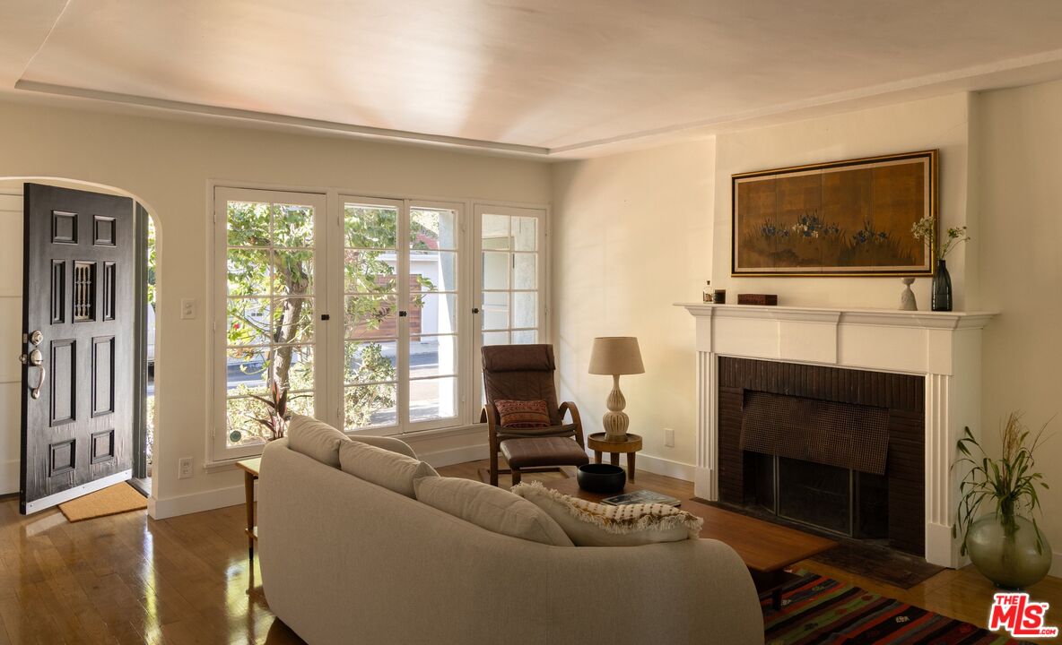 3666 Roderick Road Los Angeles, CA 90065 - Photo 4 of 34 Gallery Image 4
