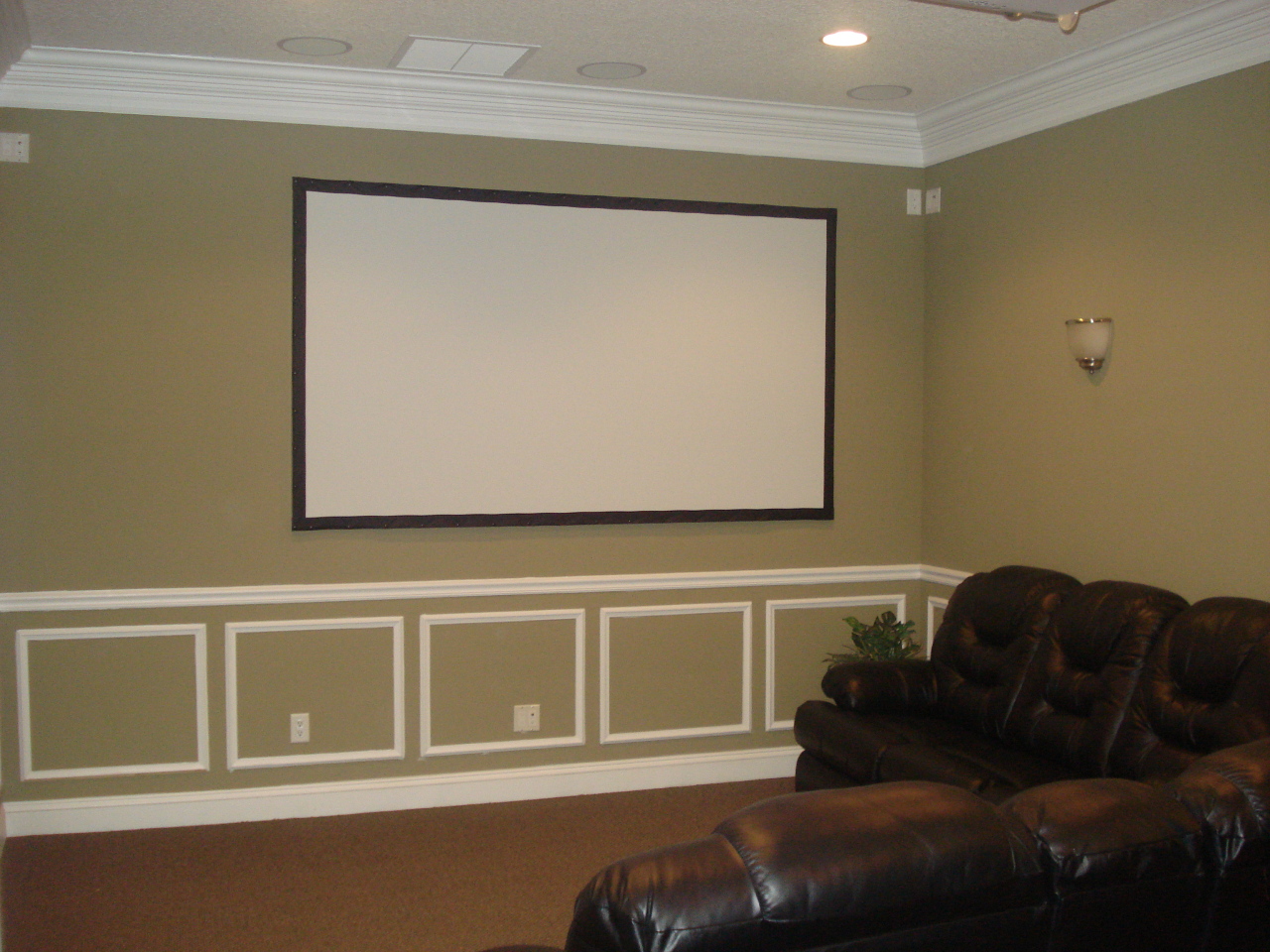 1435 Sheffield Road St. Johns, FL 32259 - Photo 2 of 42 a living room with a couch and a potted plant