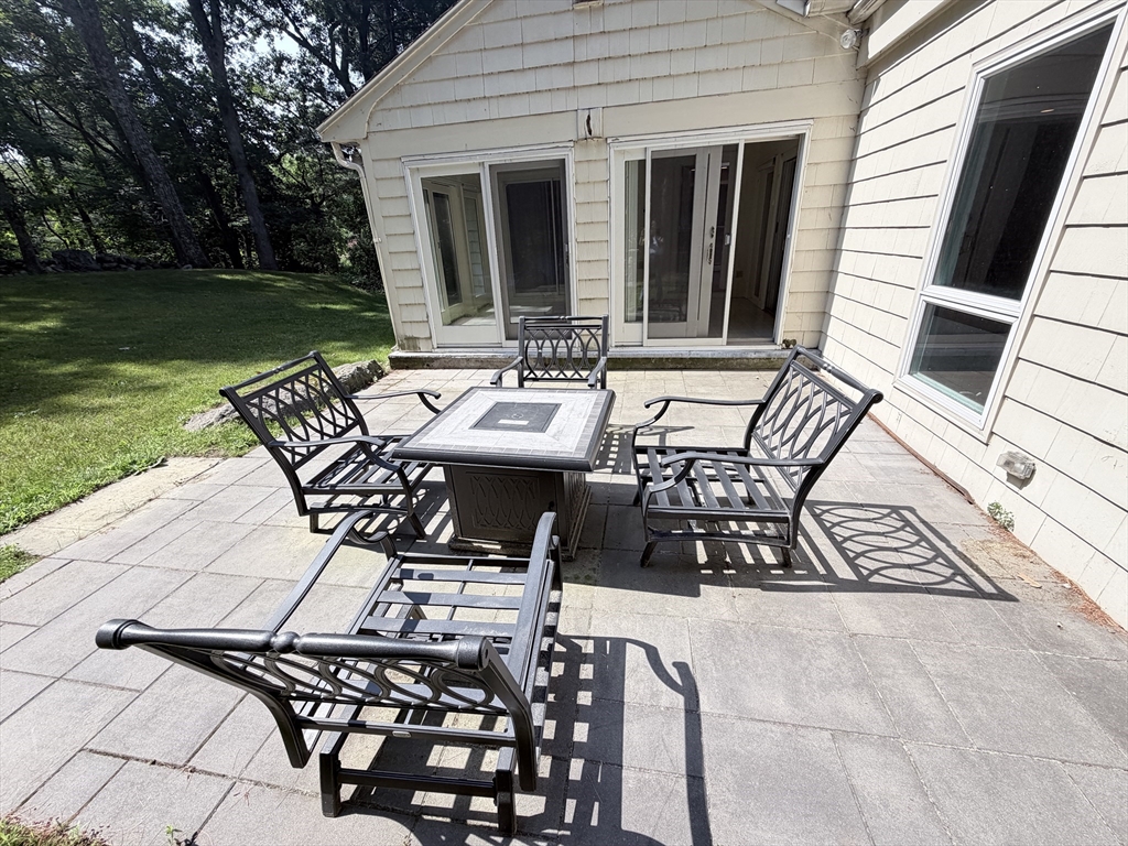 40 Bakers Hill Road Weston, MA 02493 - Photo 17 of 22