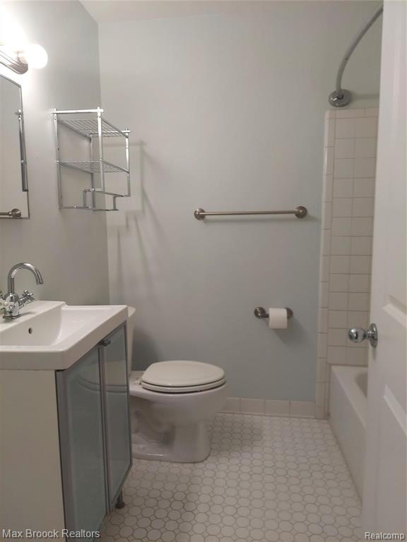 3800 Normandy Road, Unit 11 Royal Oak, MI 48073 - Photo 14 of 16