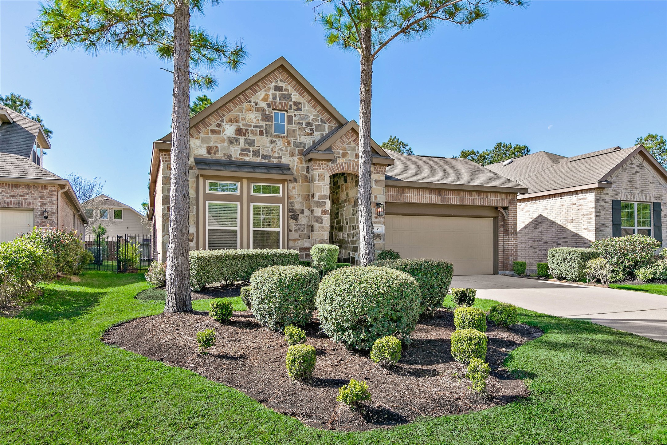35 East Wolf Cabin Circle Spring, TX 77389 - Photo 2 of 33