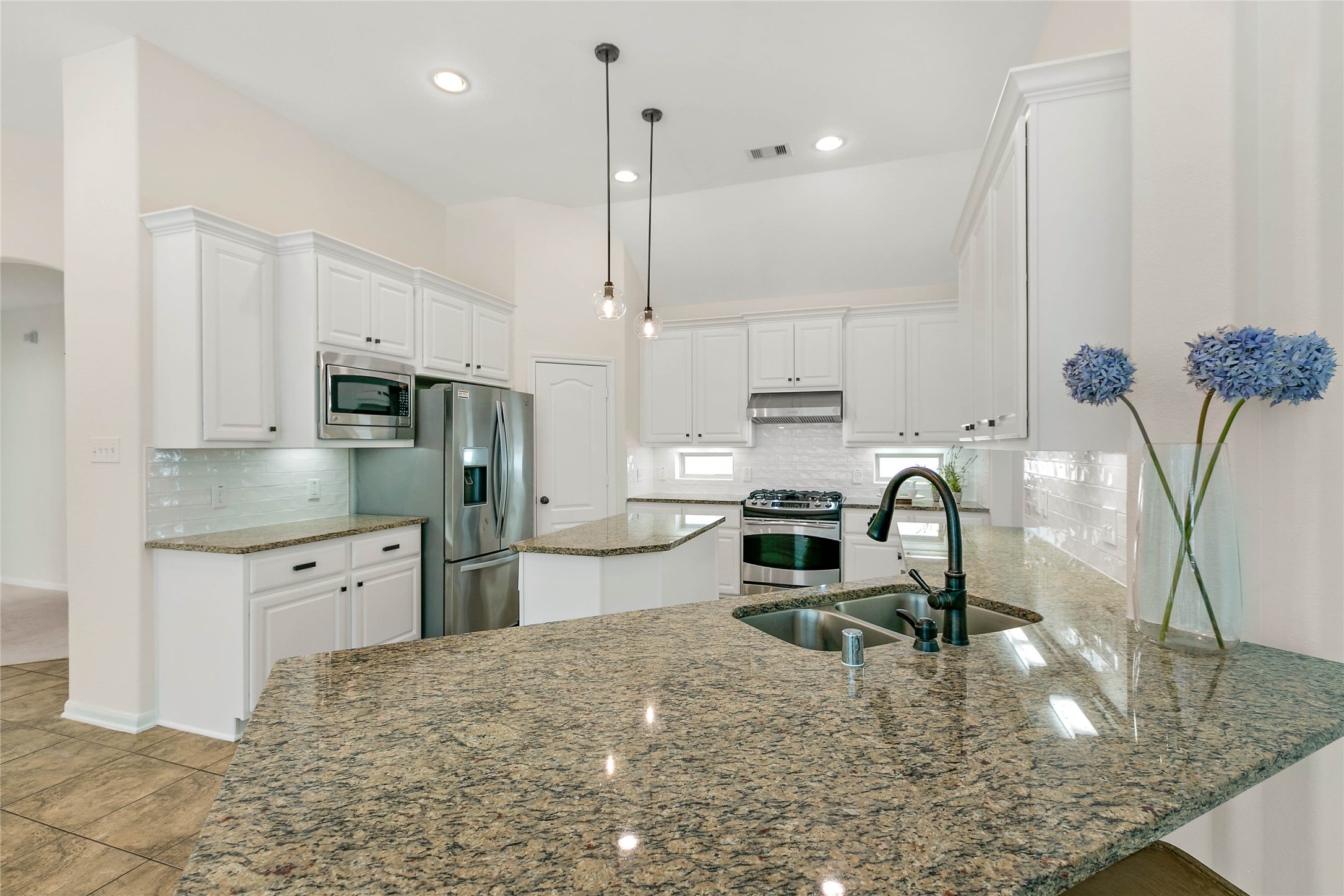 35 East Wolf Cabin Circle Spring, TX 77389 - Photo 10 of 33