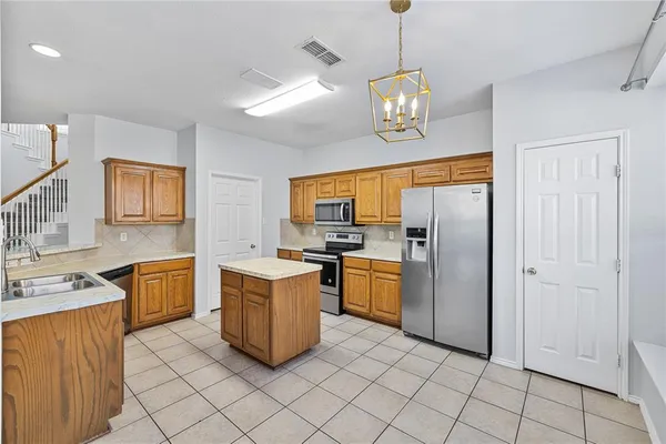 $2,500 | 809 Slaughter Lane, Euless, TX 76040