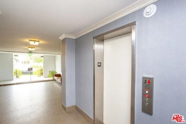 $4,350 | 468 South Roxbury Drive, Unit 303, Beverly Hills, CA 90212