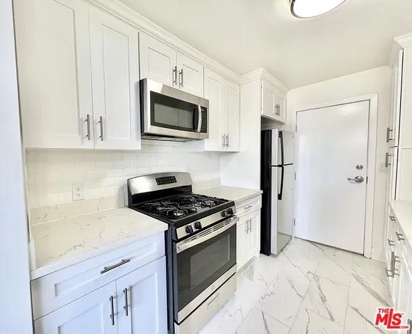 $4,350 | 468 South Roxbury Drive, Unit 303, Beverly Hills, CA 90212