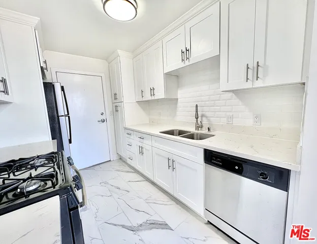 $4,350 | 468 South Roxbury Drive, Unit 303, Beverly Hills, CA 90212