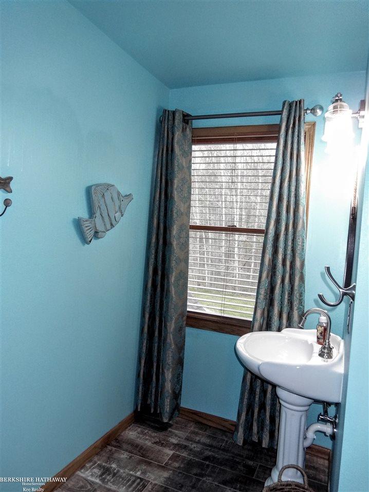 12225 Dunn Road Memphis, MI 48041 - Photo 42 of 46 master bath upper