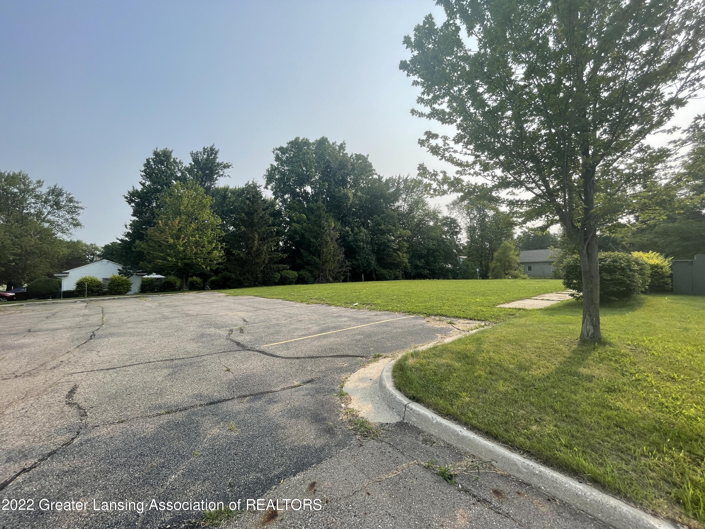 722 North Creyts Road Lansing, MI 48917 - Photo 3 of 11 20210720_134126548_iOS