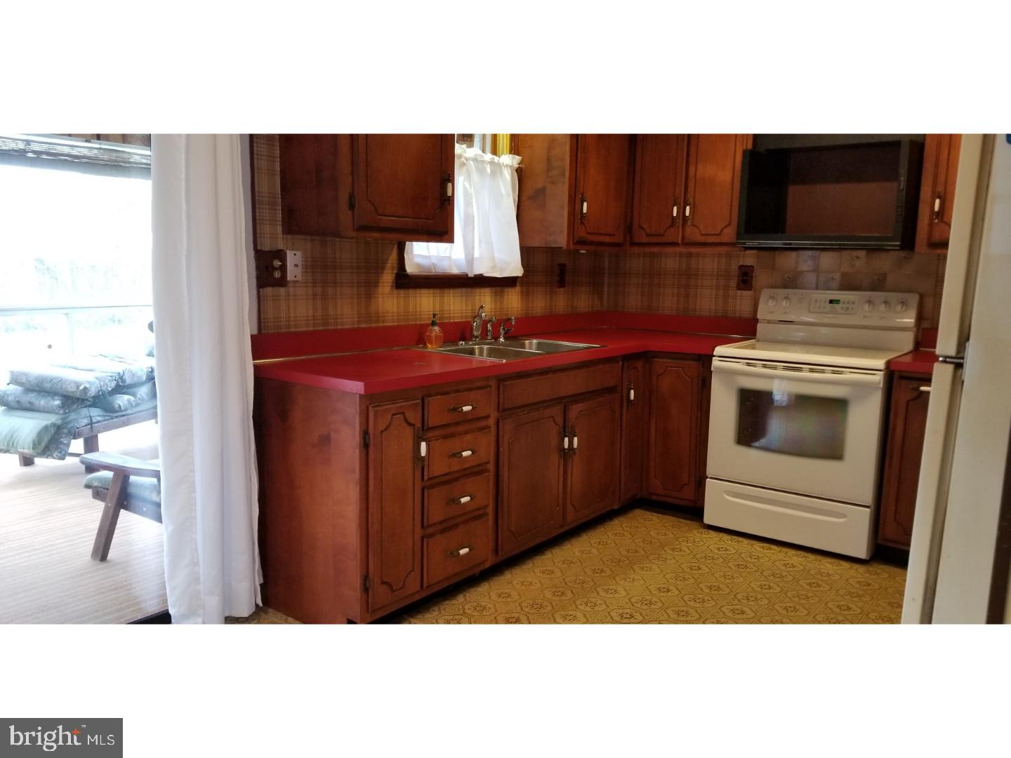 55 Cameo Road Levittown, PA 19057 - Photo 4 of 11 Kitchen