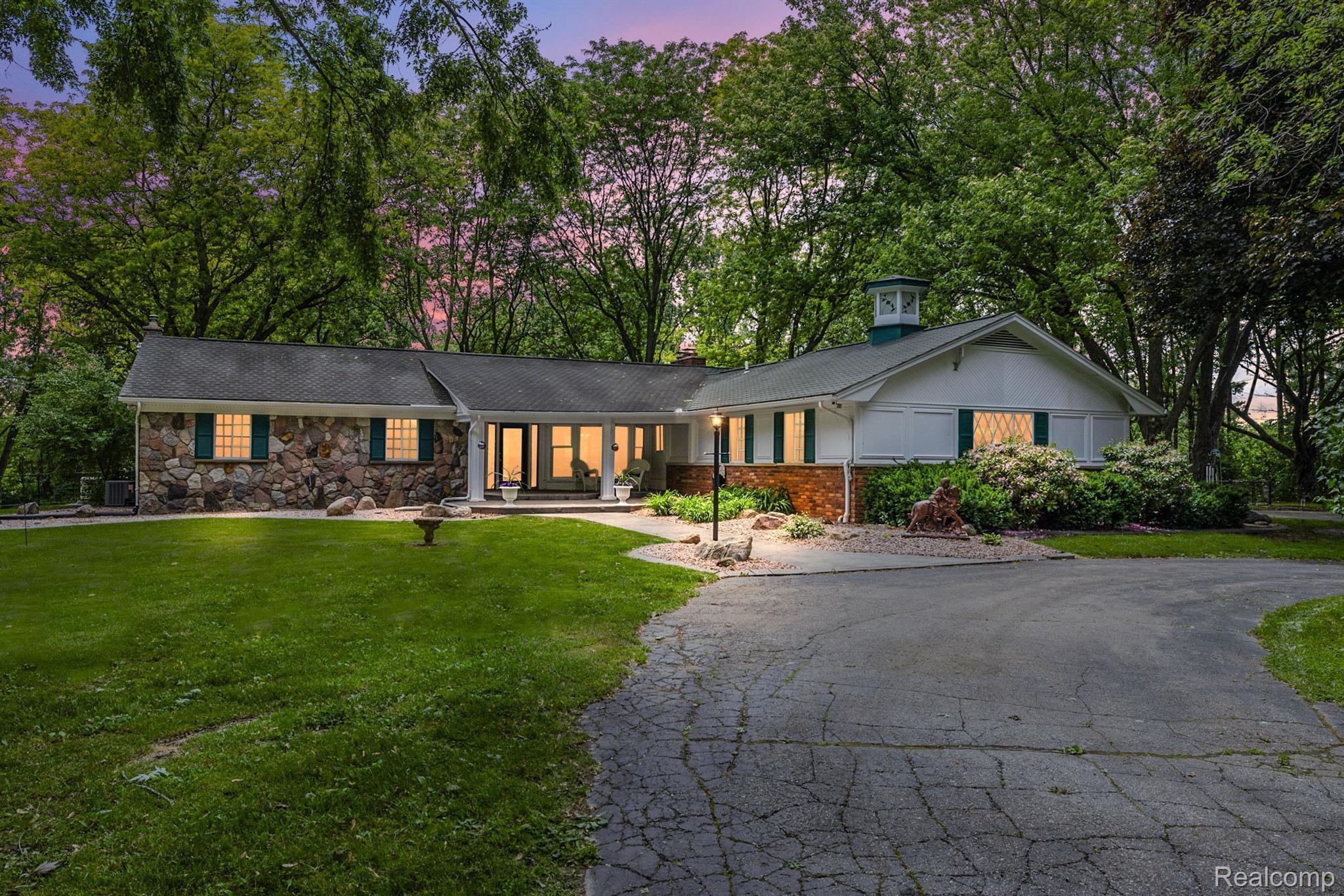 5725 South Weed Road Plymouth, MI 48170 - Photo 4 of 90 Gallery Image 4