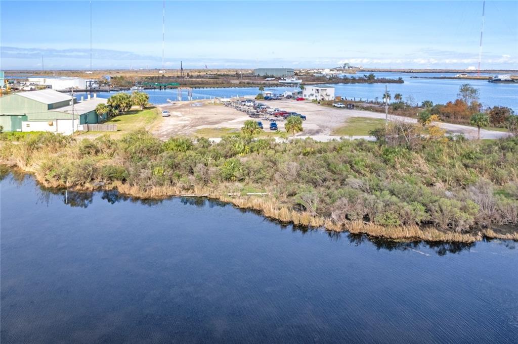 316 Marina Road Chalmette, LA 70043 - Photo 13 of 18