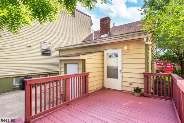 $2,395 | 43 New Street, Montclair, NJ 07042