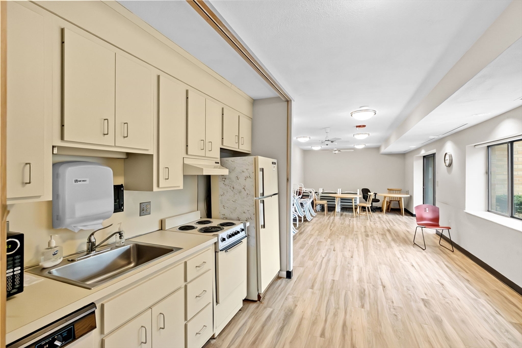 41 Centre Street, Unit 208 Brookline, MA 02446 - Photo 26 of 34