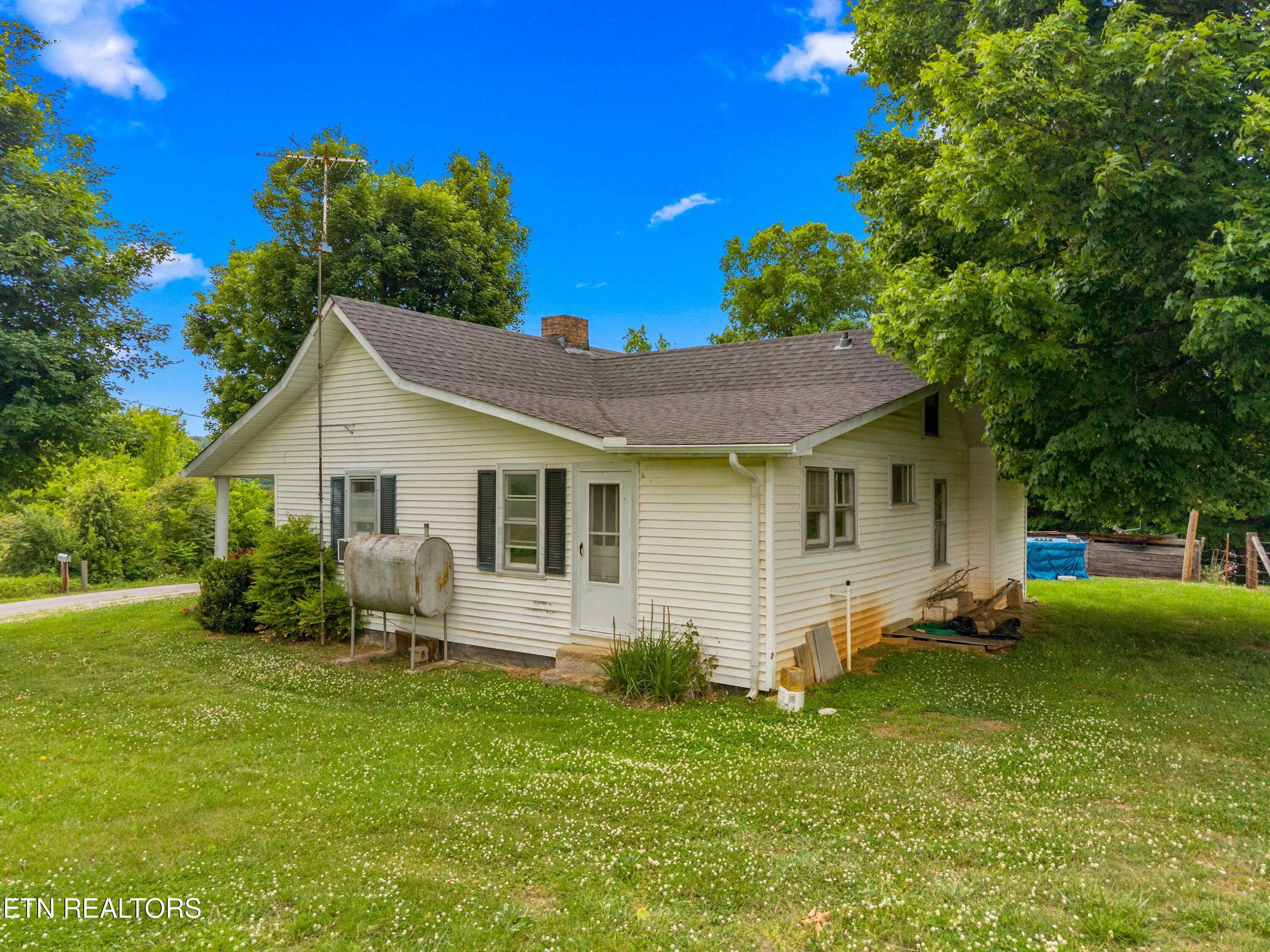485 Longmire Road Rutledge, TN 37861 - Photo 4 of 28 004-485LongmireRoad-Rutledge-TN-37861-SM