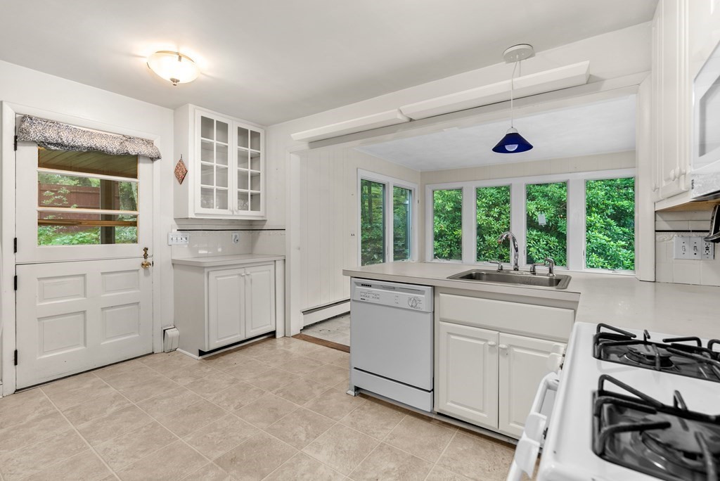 98 Thornberry Road Winchester, MA 01890 - Photo 6 of 20 Gallery Image 6