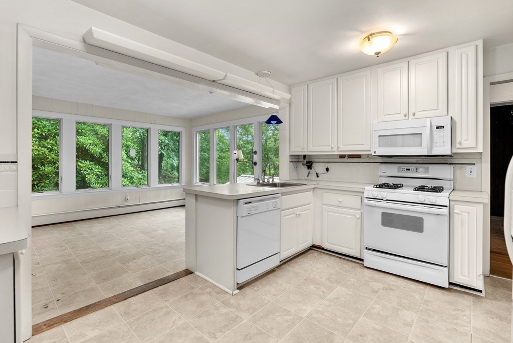 98 Thornberry Road Winchester, MA 01890 - Photo 7 of 20 Gallery Image 7