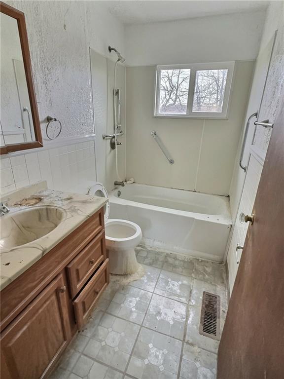 217 Summers Drive Monroeville, PA 15146 - Photo 10 of 13 a bathroom with a sink a toilet and a bathtub