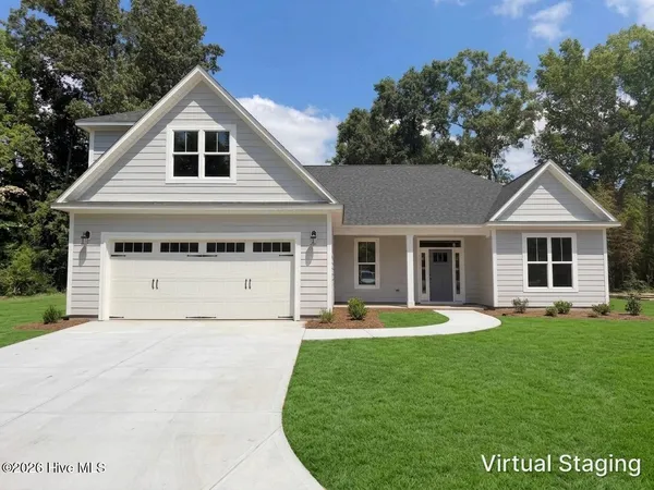 $639,900 | 122 Live Oak Circle, Lake Waccamaw, NC 28450