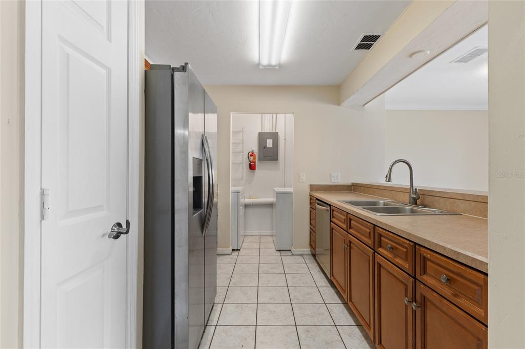 6400 Northwest 106th Place, Unit 20 Alachua, FL 32615 - Photo 16 of 40 a en suite bathroom with a granite countertop sink and a mirror