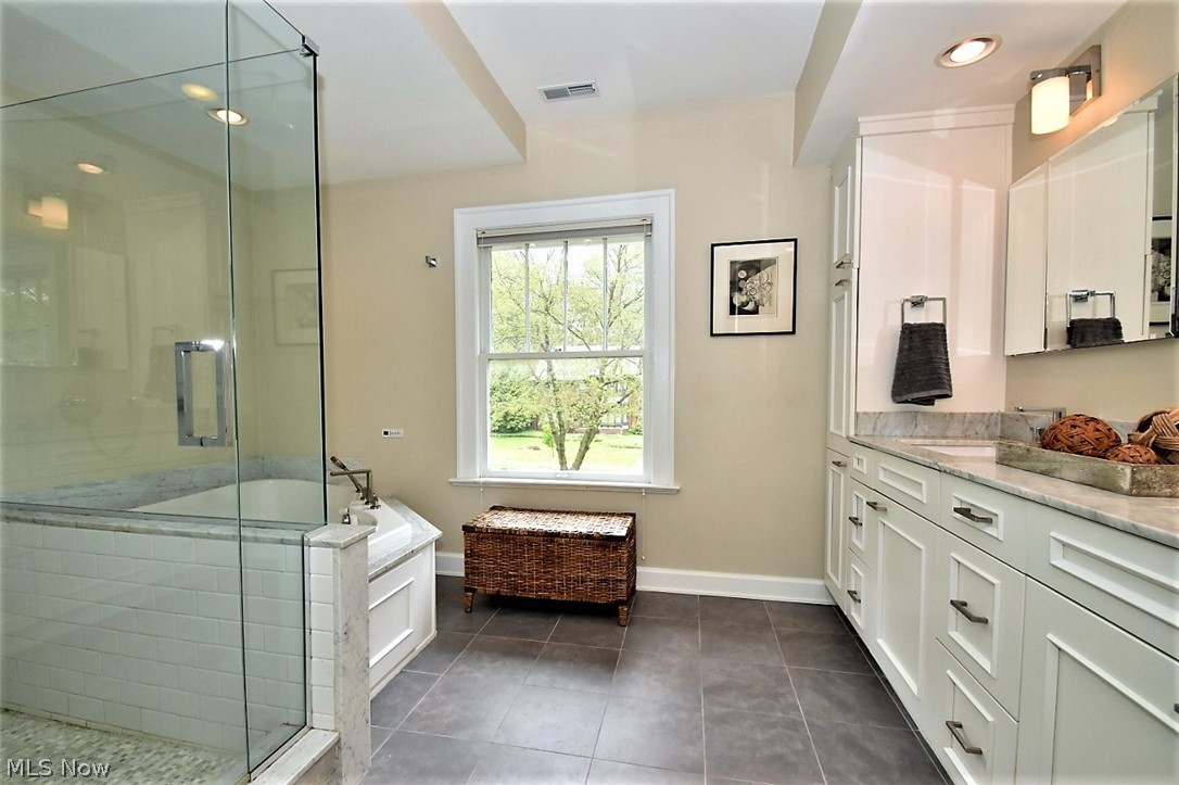 2869 Scarborough Road Cleveland, OH 44118 - Photo 19 of 25 Master bathroom