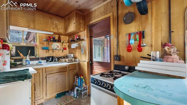 $350,000 | 6720 Spruce Avenue, Green Mountain Falls, CO 80819