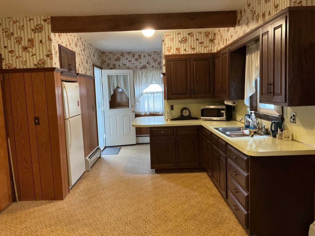 42 Elm Street Clinton, MA 01510 - Photo 3 of 9