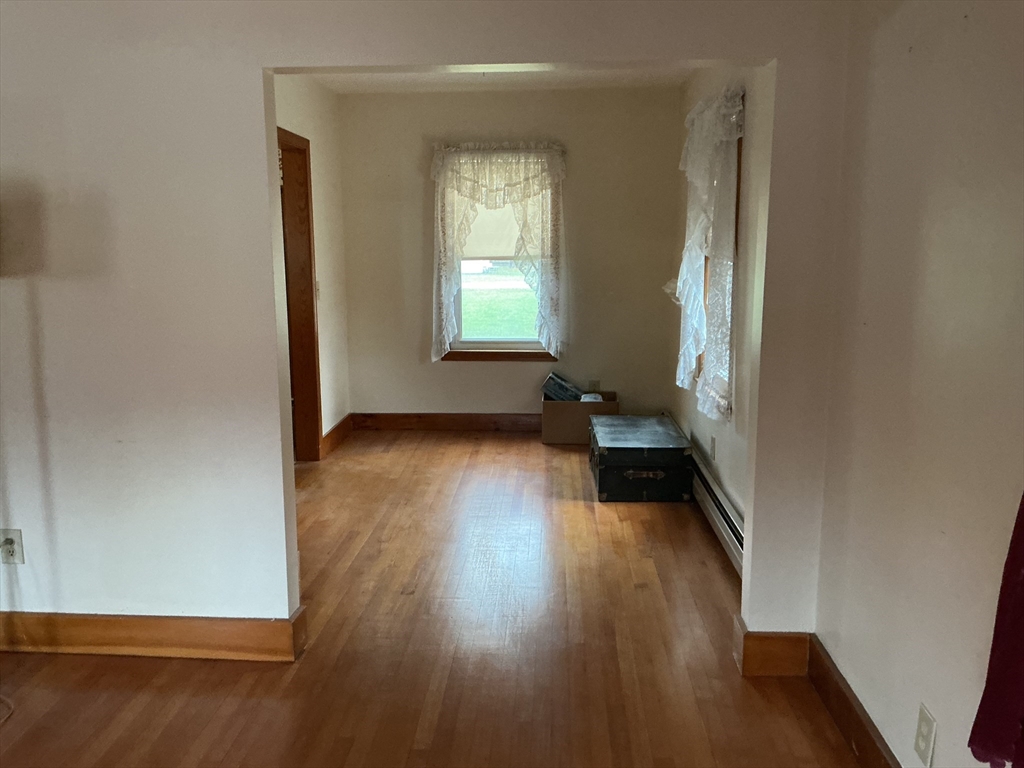 42 Elm Street Clinton, MA 01510 - Photo 4 of 9