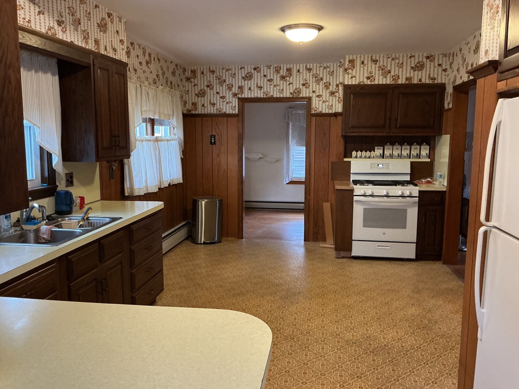 42 Elm Street Clinton, MA 01510 - Photo 5 of 9