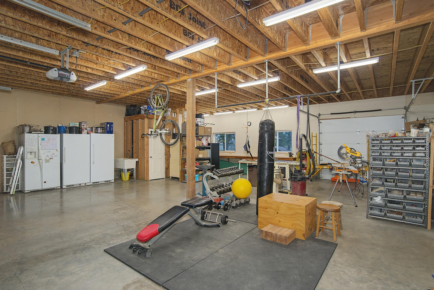 646 Raven Road Central Point, OR 97502 - Photo 66 of 74 a view of a room with gym equipment
