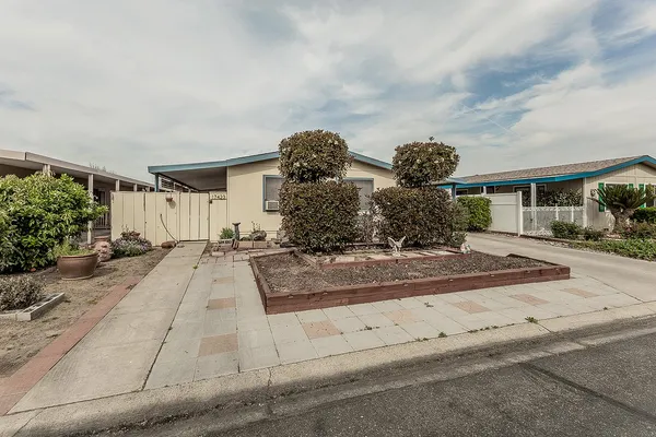 front view of house with a yard