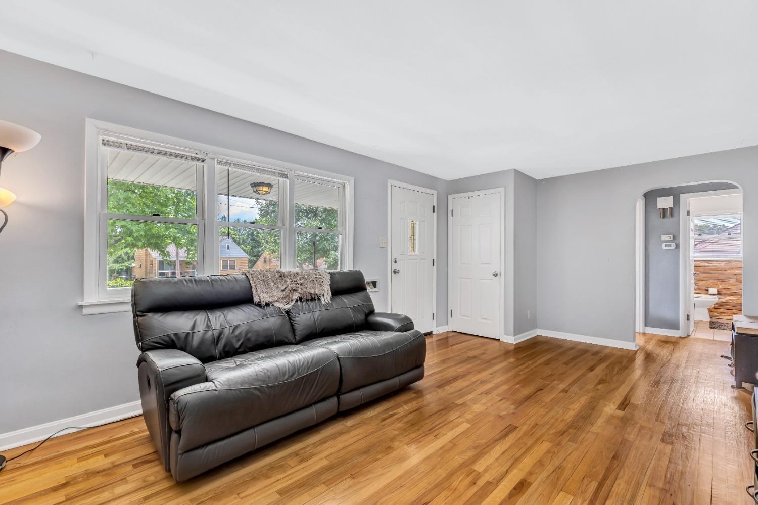 5976 Lawrence Road Cincinnati, OH 45248 - Photo 3 of 21
