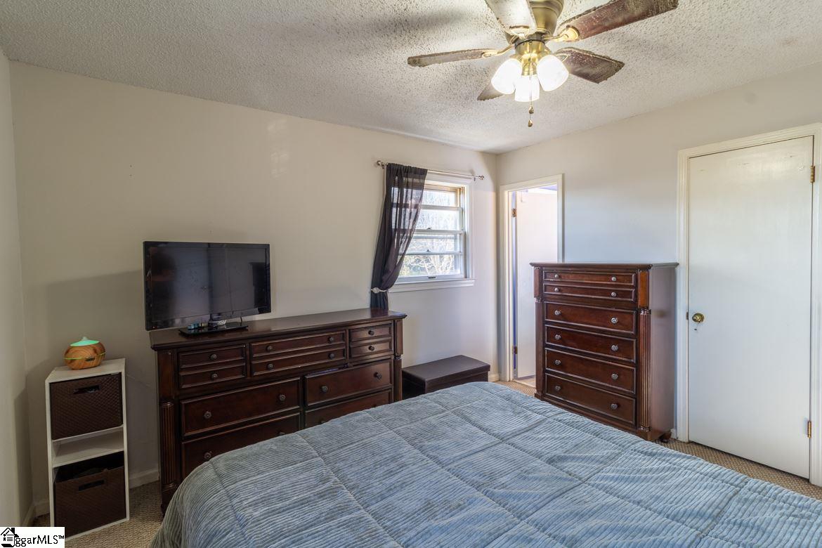 300 Jamestown Road Easley, SC 29640 - Photo 29 of 36