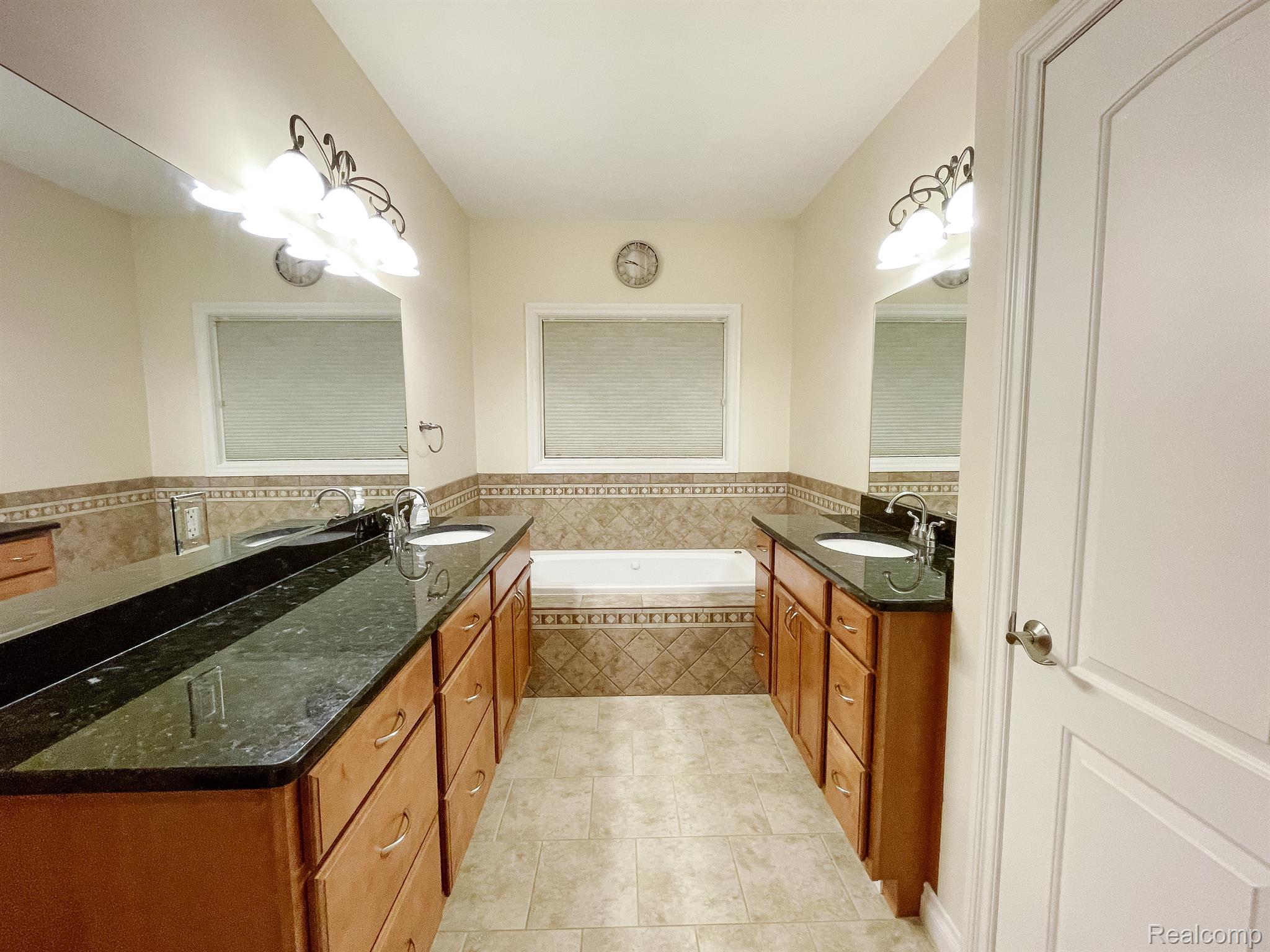8015 Rattalee Lake Road Clarkston, MI 48348 - Photo 18 of 36 Gallery Image 18