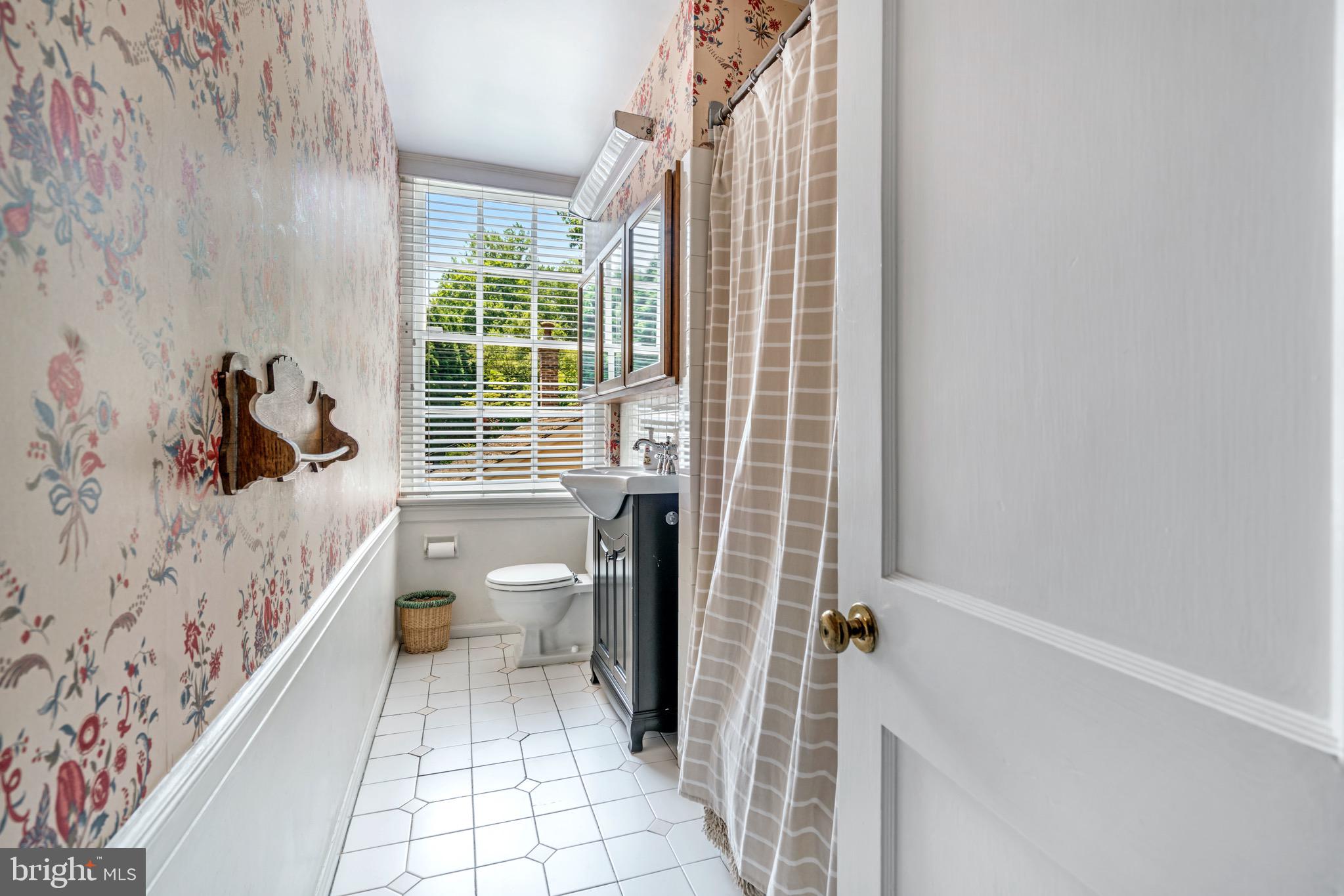 440 Caversham Road Bryn Mawr, PA 19010 - Photo 17 of 33 Full Bathroom