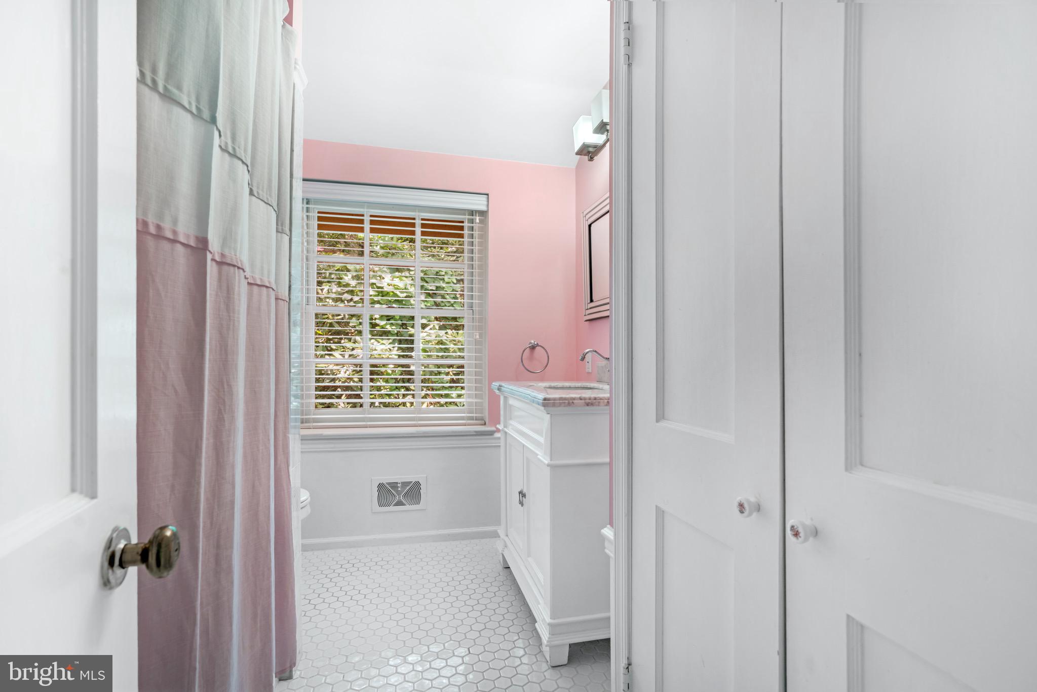 440 Caversham Road Bryn Mawr, PA 19010 - Photo 20 of 33 Full Bathroom