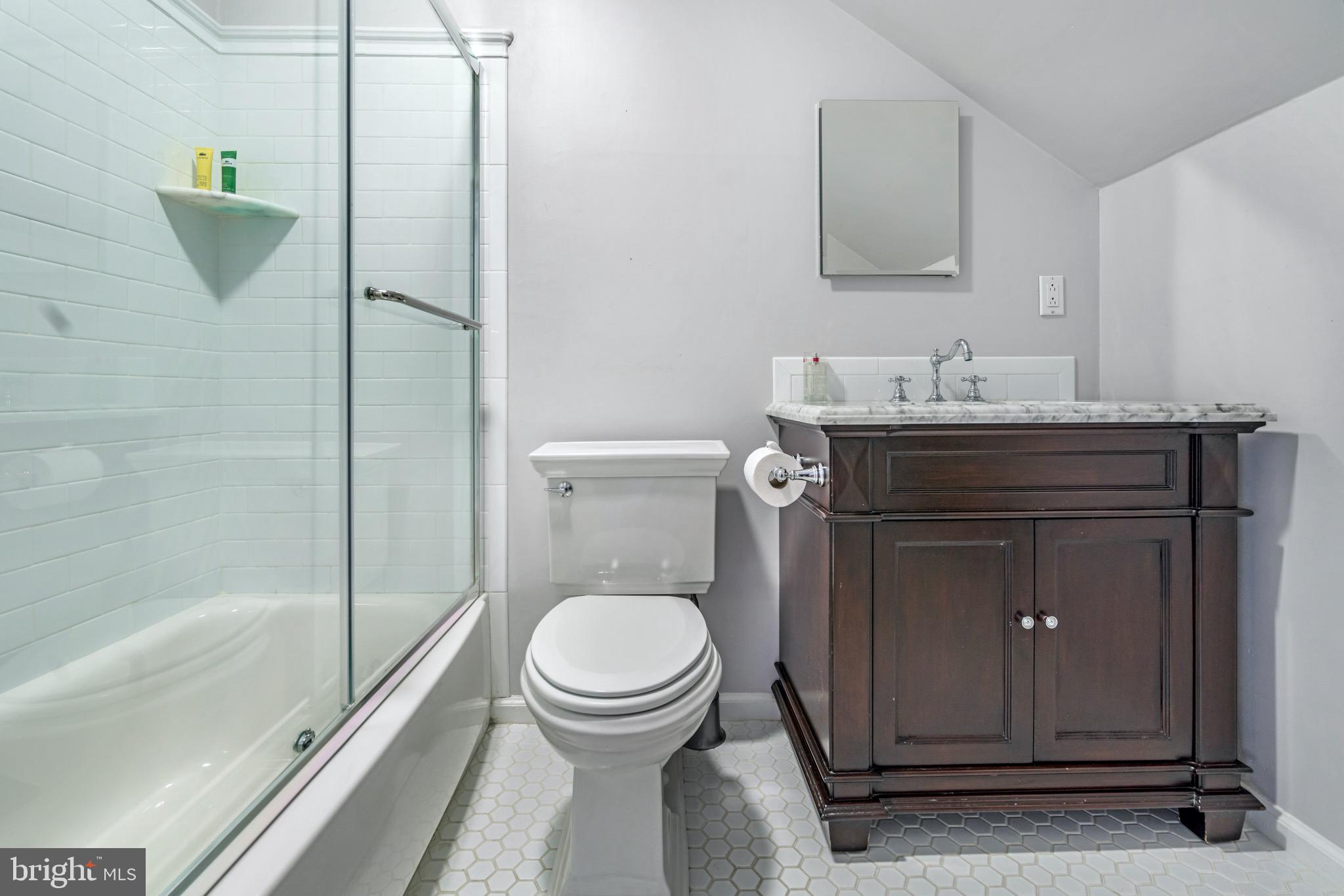 440 Caversham Road Bryn Mawr, PA 19010 - Photo 25 of 33 Ensuite Bathroom