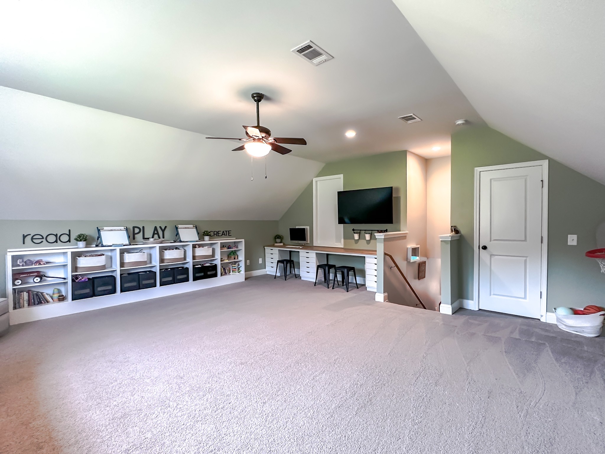 4927 Minnis Road Springfield, TN 37172 - Photo 14 of 27 a view of a livingroom with furniture and a flat screen tv