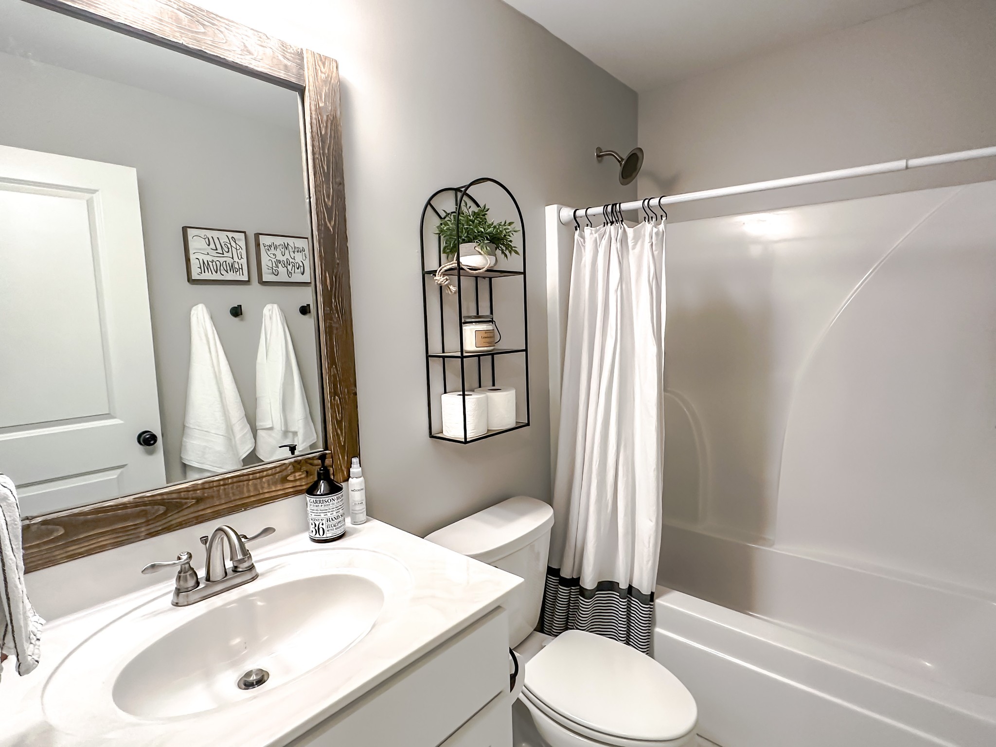 4927 Minnis Road Springfield, TN 37172 - Photo 22 of 27 a bathroom with a sink toilet and shower