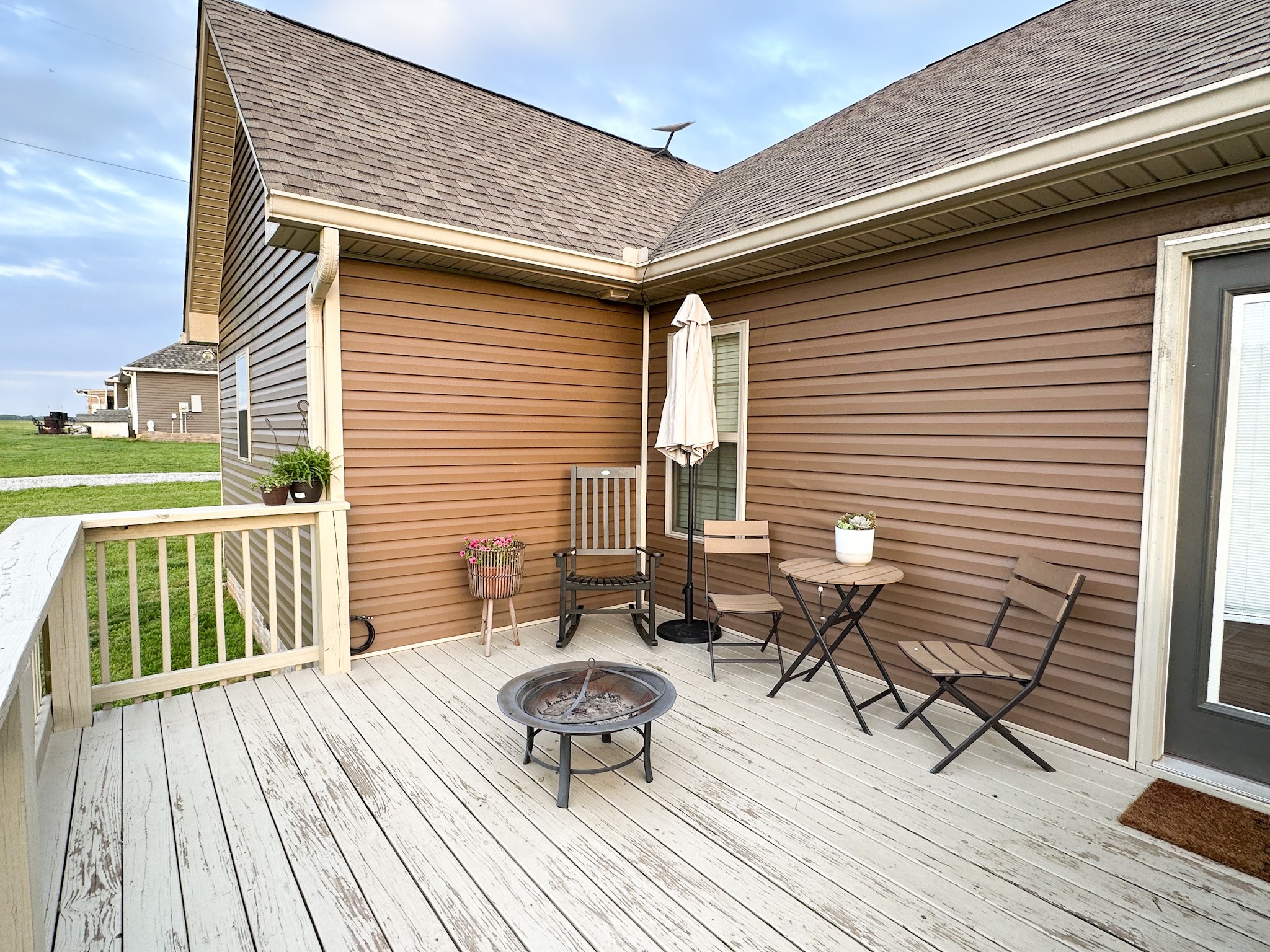 4927 Minnis Road Springfield, TN 37172 - Photo 24 of 27 a roof deck view with a seating space