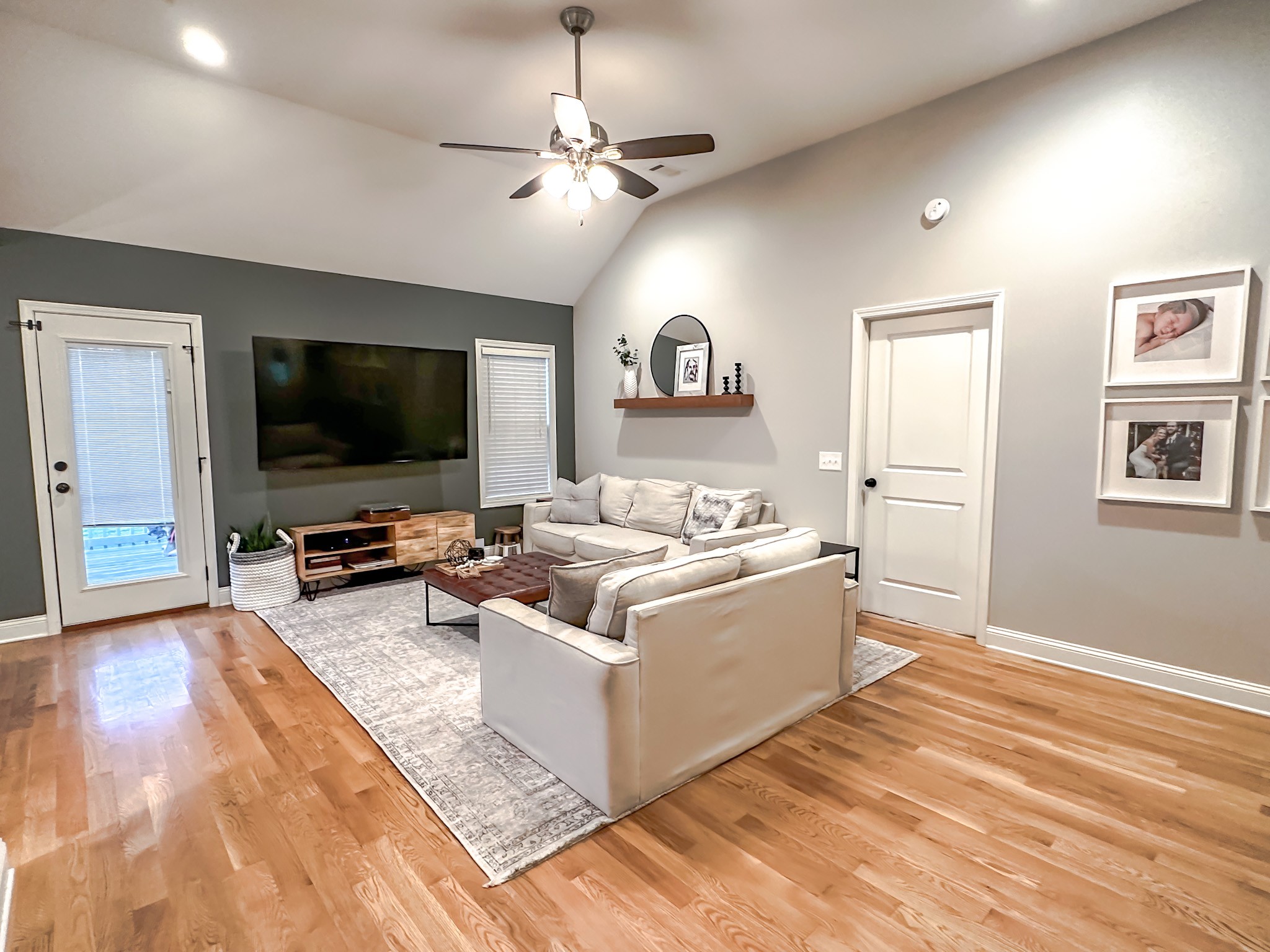 4927 Minnis Road Springfield, TN 37172 - Photo 7 of 27 a living room with furniture and a flat screen tv