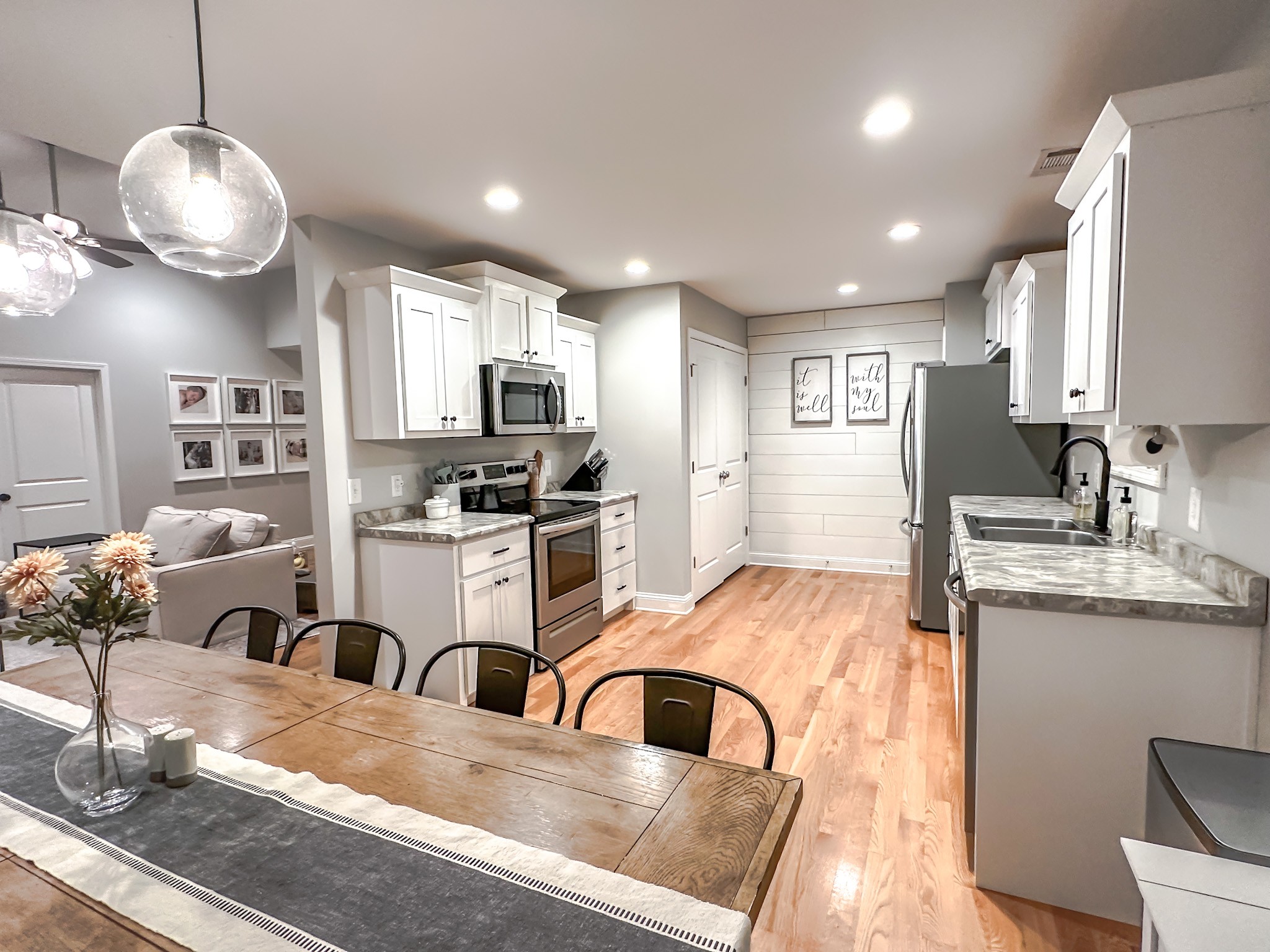 4927 Minnis Road Springfield, TN 37172 - Photo 10 of 27 a kitchen with granite countertop a stove and white cabinets