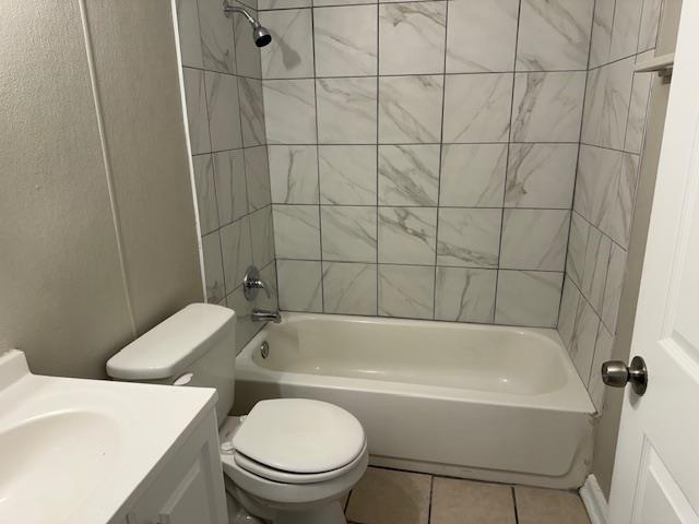 4571 Sea Isle Road Memphis, TN 38117 - Photo 9 of 12 a bathroom with a sink a toilet and bathtub
