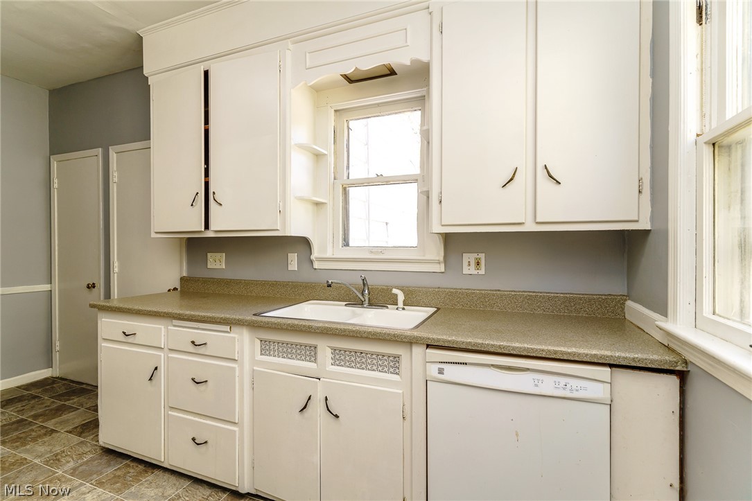 2592-2594 Colchester Road Cleveland, OH 44106 - Photo 9 of 29