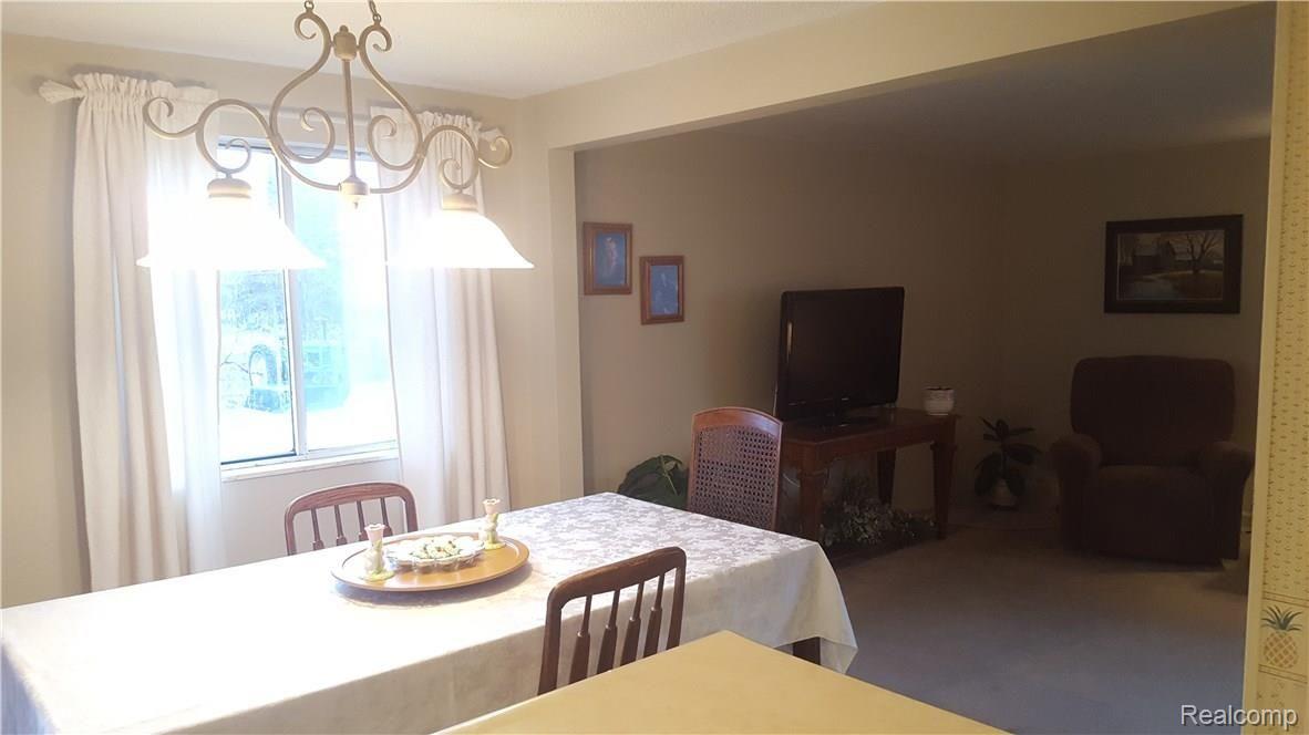 7563 Dryden Road Almont, MI 48003 - Photo 6 of 31 Drydendiningroom3.jpg