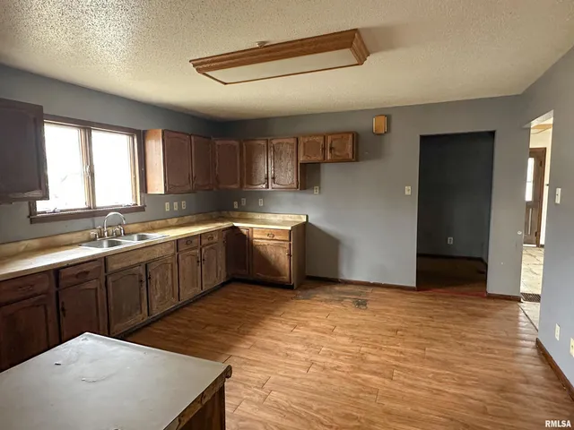 $23,000 | 231 East Stoddard Avenue, Virden, IL 62690