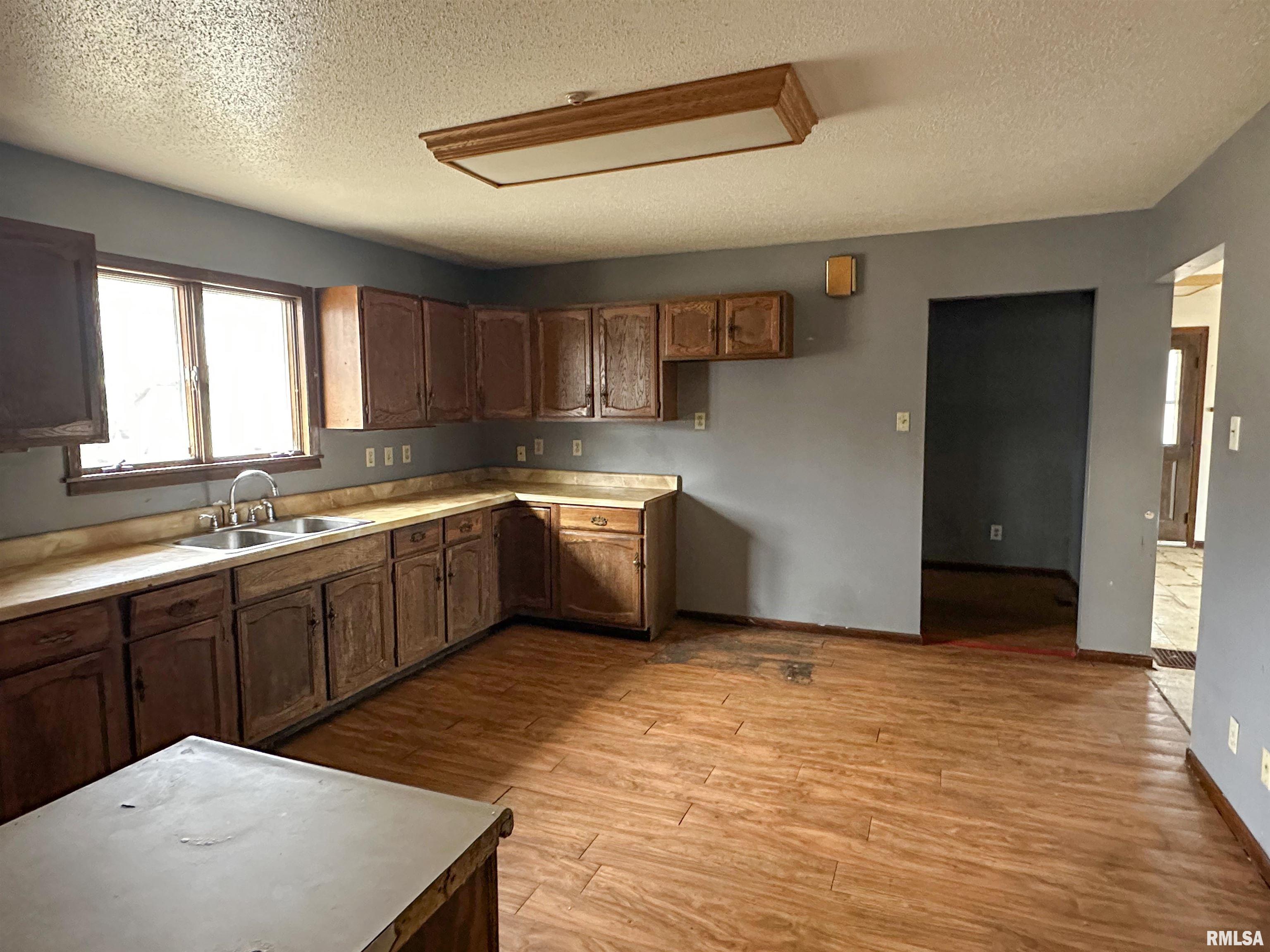 231 East Stoddard Avenue Virden, IL 62690 - Photo 12 of 26